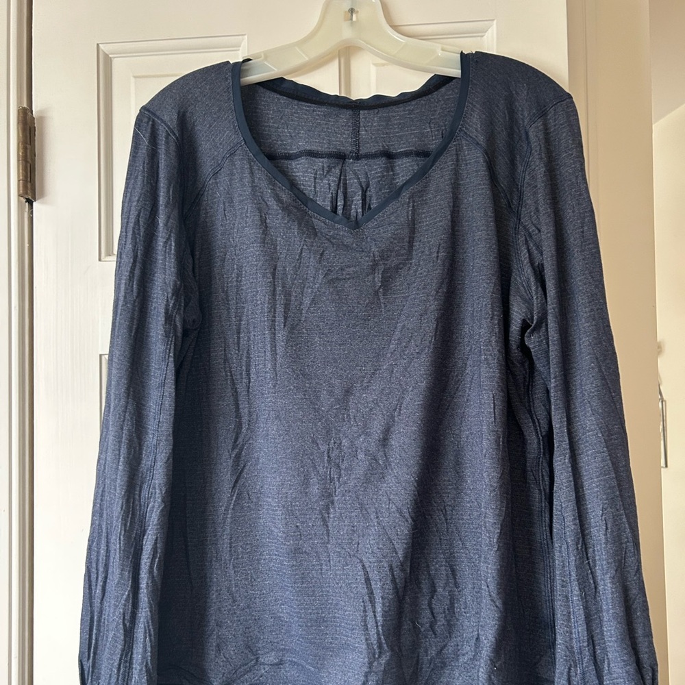 Lululemon v neck long sleeve size 10 navy blue